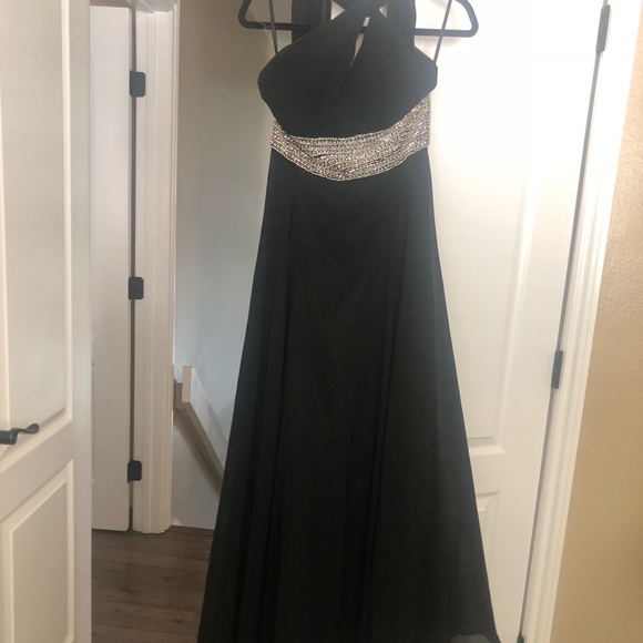 Formal dress - Picture 3 of 3